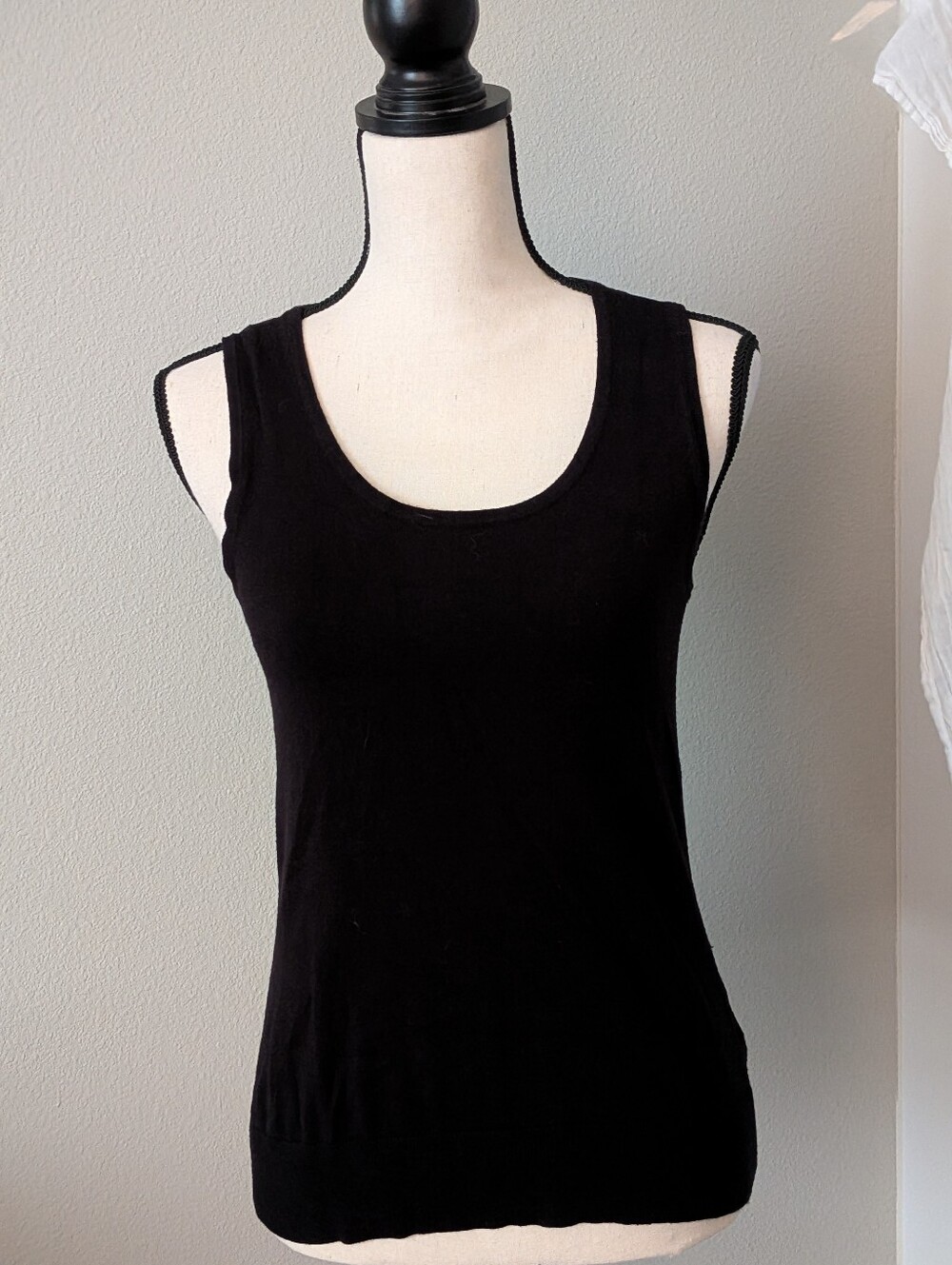 Jones New York Black Sleeveless Scoop Neck Tank Sweater